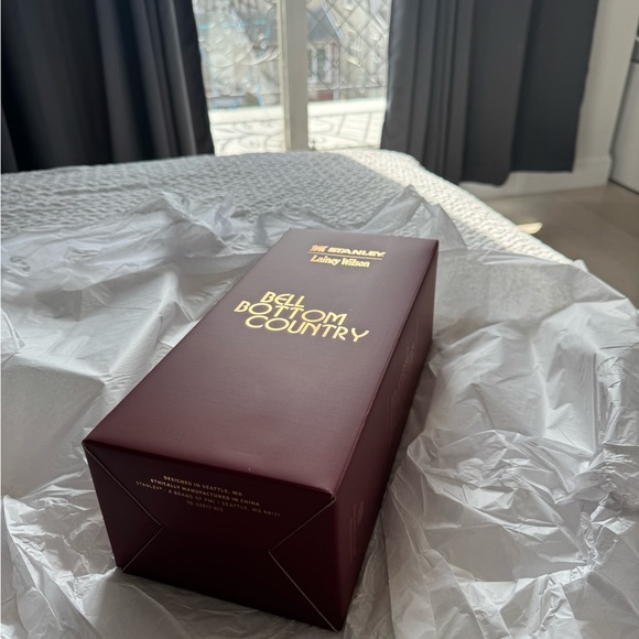 Stanley X Lainey Wilson “Country Gold” limited edition Quencher H2.0 tumbler - Picture 7 of 8